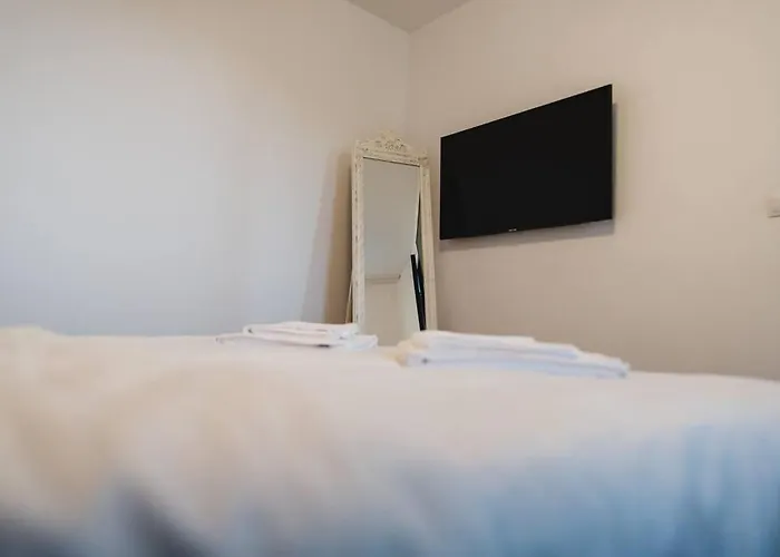 2 Bedroom Apt Park Belvedere