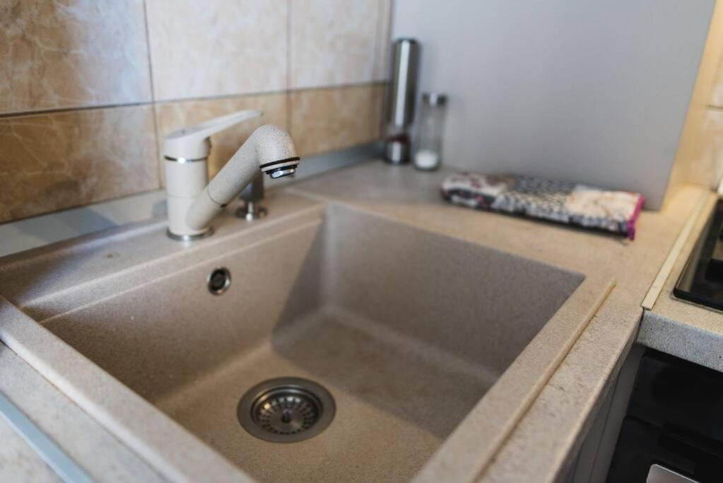 2 Bedroom Park Belvedere Apartment *