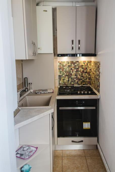 2 Bedroom Park Belvedere Apartment *
