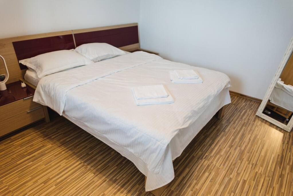 Apartment 2 Bedroom Park Belvedere *